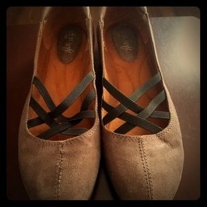 Ballerina flat gold sparkle with black lace shoe